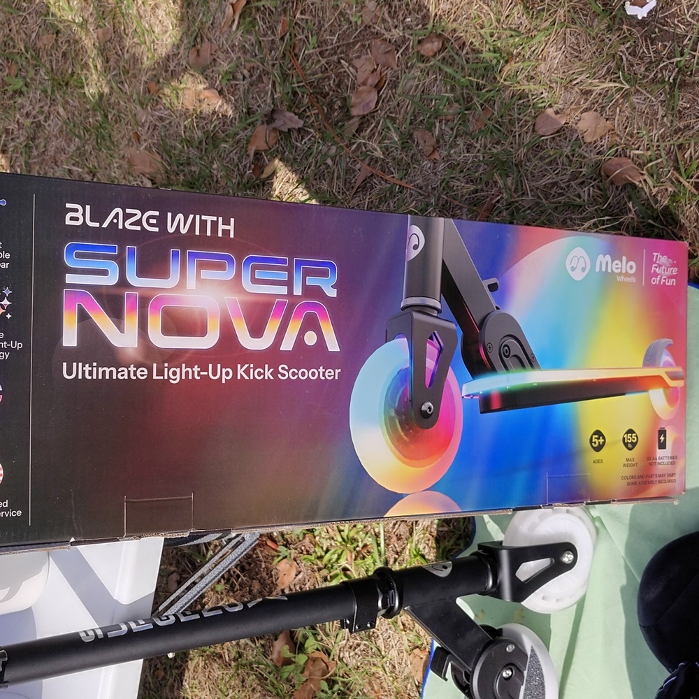 SUPERNOVA ULTIMATE LIGHT UP KICK SCOOTER